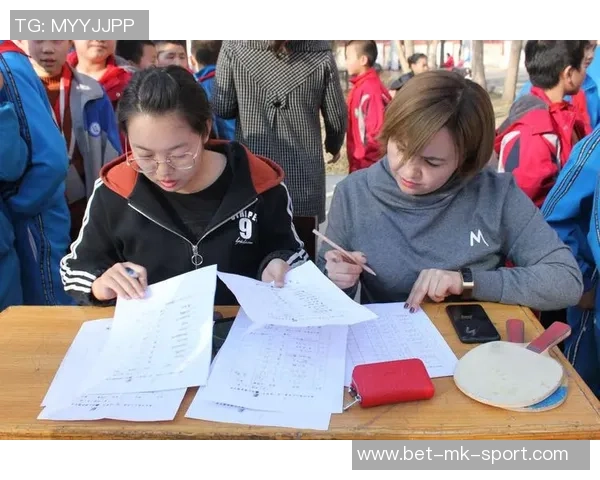 足球进校园促进学生身心健康与团队合作精神的探索与思考